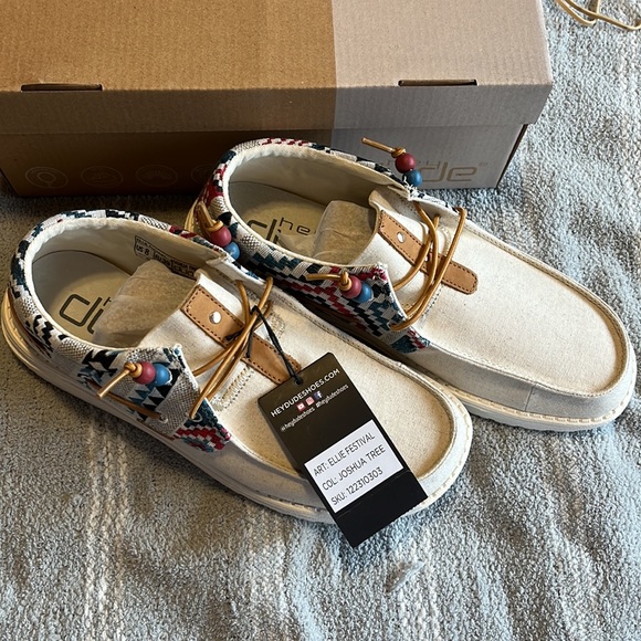 NIB Festival Hey Dude Shoes - Picture 2 of 12